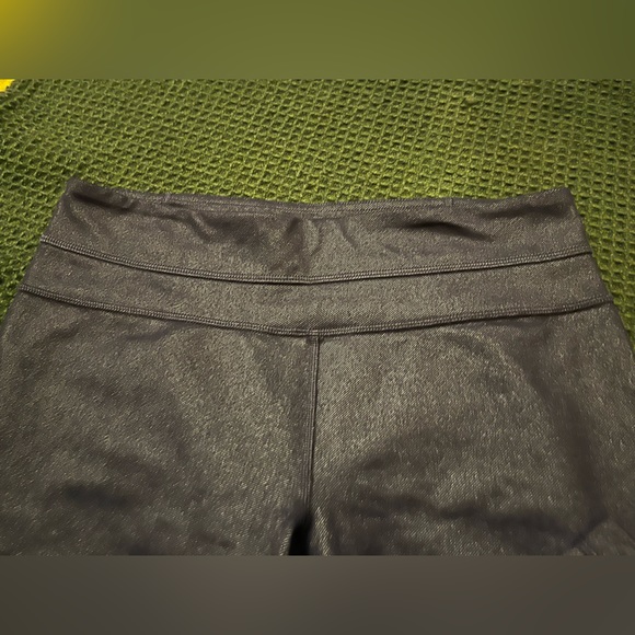 Lululemon | Size 6 Purple Reflective Straight Leg Leggings - Picture 3 of 6